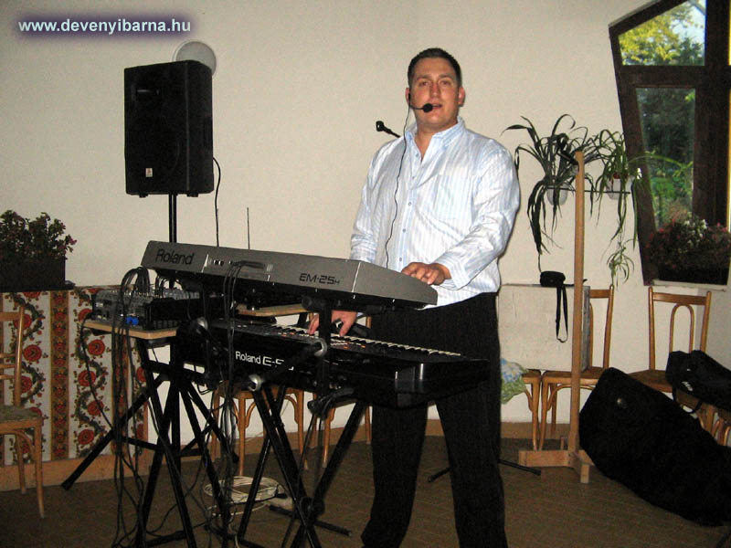 Fejmikrofonnal